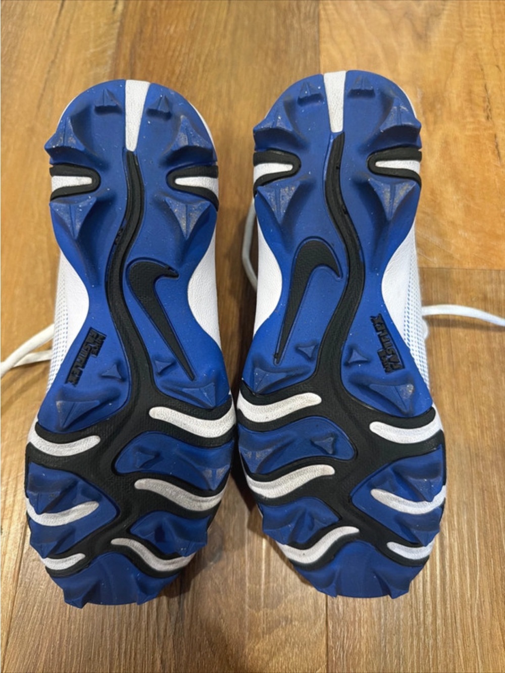 Nike White and Blue kids football cleats - Picture 7 of 7